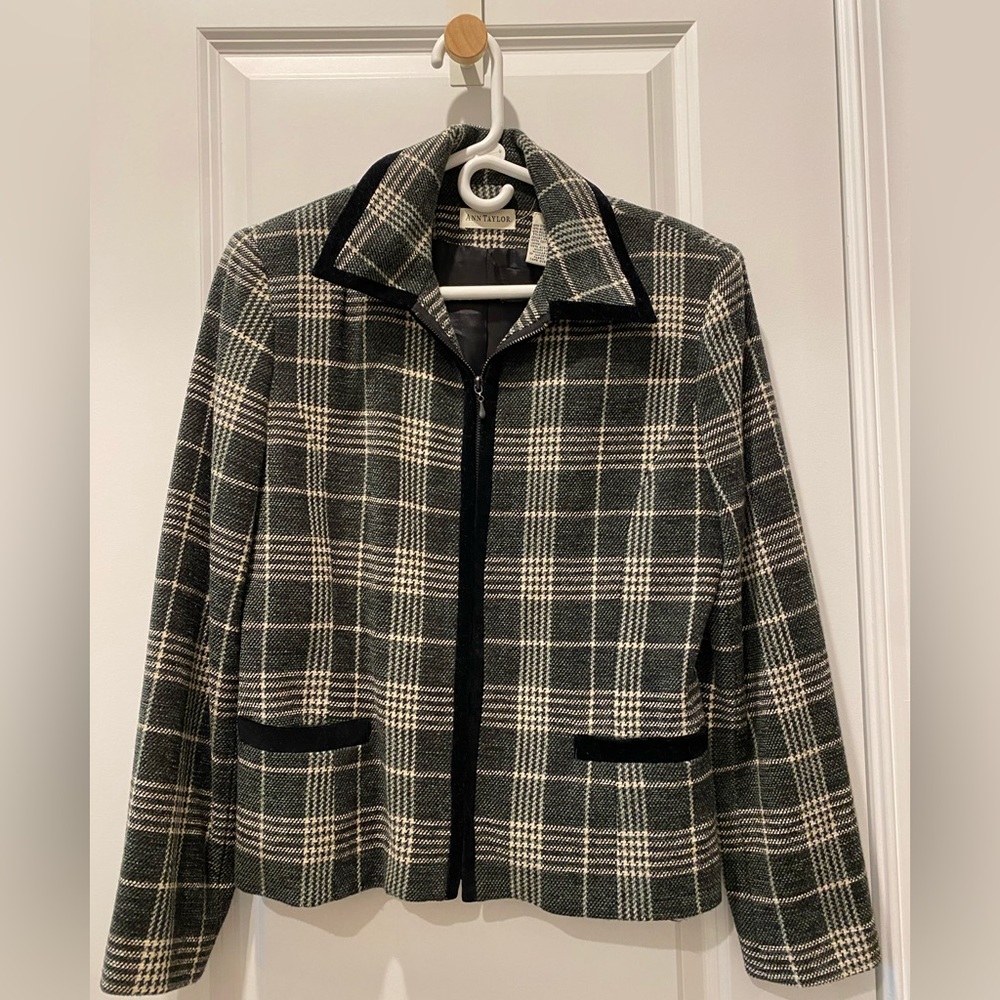 Beautiful Jacket in wool material